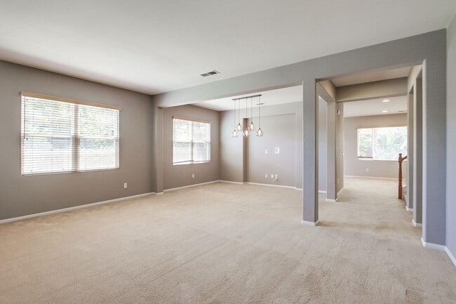 Building Photo - Beautiful 5 bedroom home in highly desired Carlsbad neighborhood