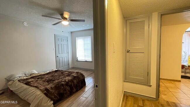 Building Photo - 10721 Pleasant Hills Dr