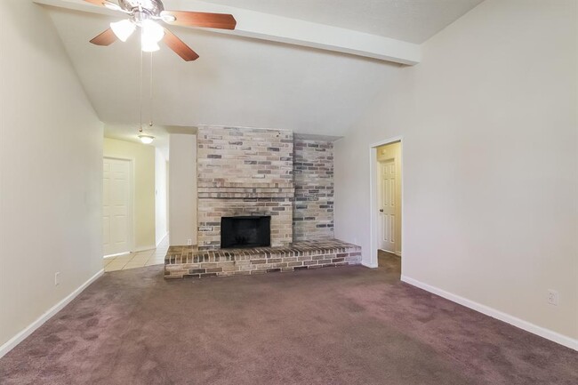 Building Photo - 5903 Country Pl