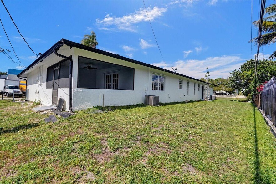 Building Photo - 1705 SW 100th Ave