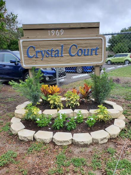 Primary Photo - Crystal Court Apartments