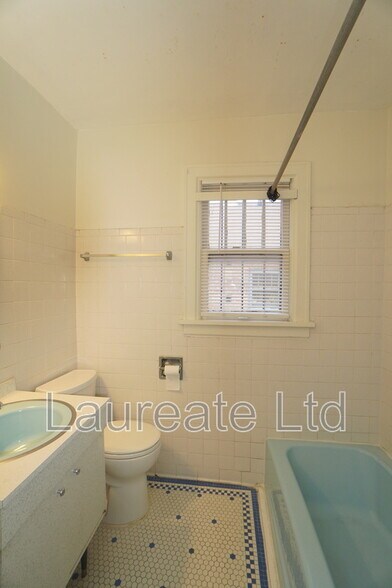 Building Photo - 1416 Elm St