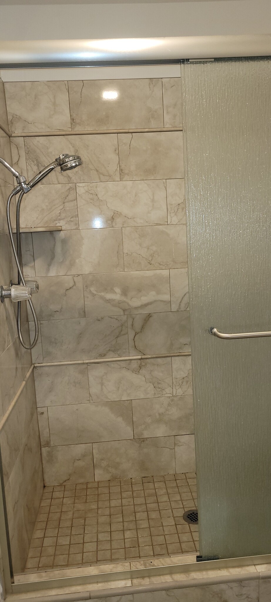 shower - 17446 Ludlow St