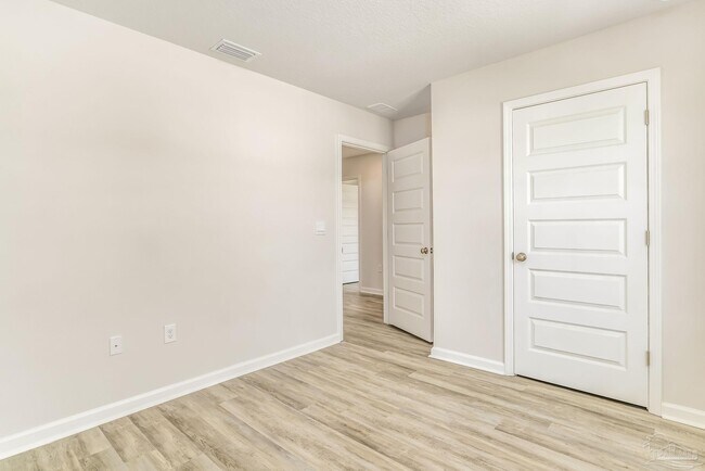 Building Photo - 6323 June Bug Dr