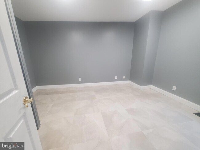 Building Photo - 620 Rodman St