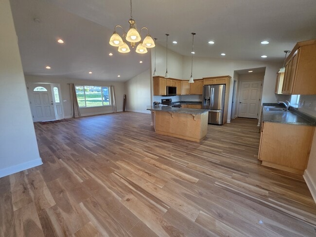 Building Photo - 15840 Pedrioli Dr