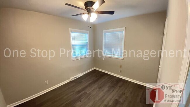 Building Photo - Charming 3-bedroom, 1.5-bathroom in Kansas City!