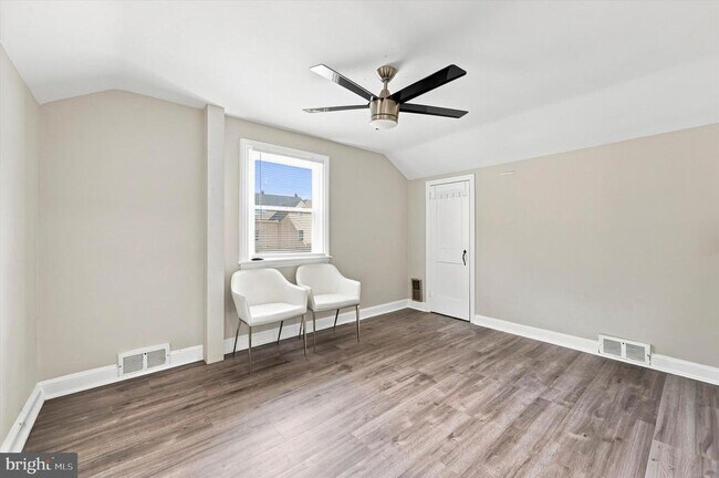 Building Photo - 219 Crosshill Rd
