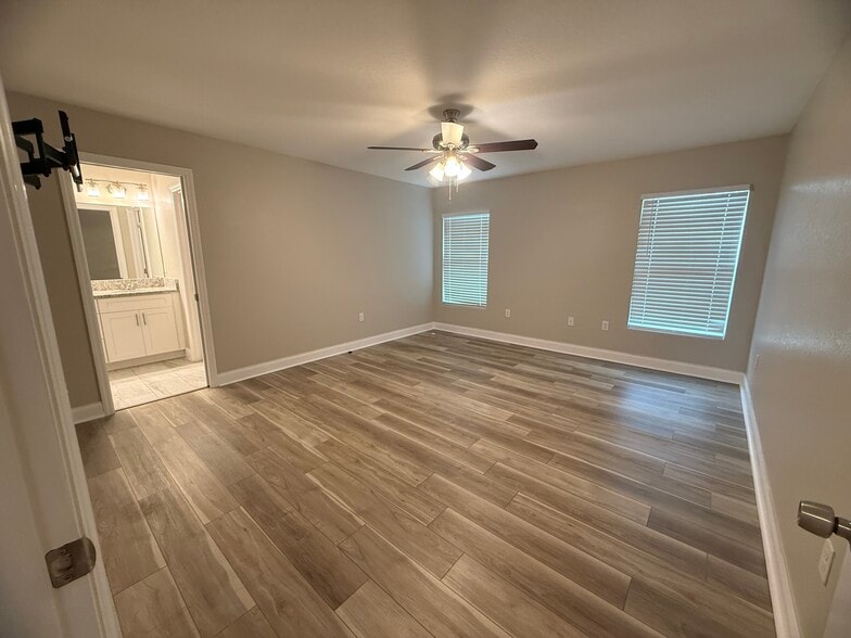 Building Photo - 2139 Sutton Ridge Ave