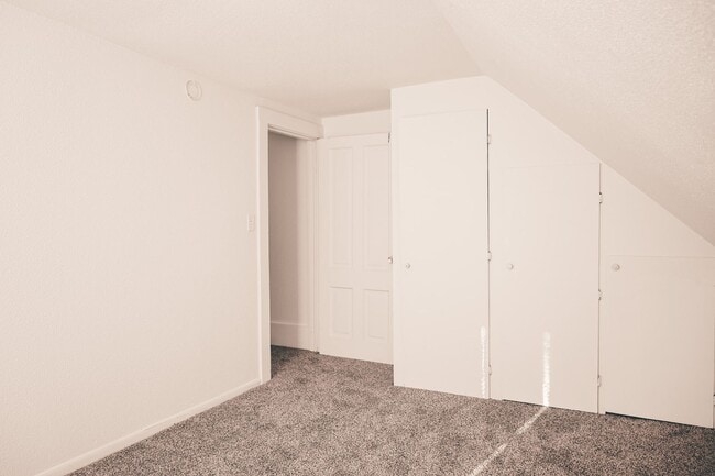 Building Photo - Bjerke Duplex