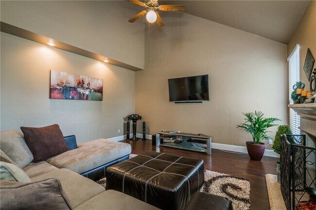 Building Photo - 15713 Monona Cove