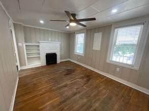 Building Photo - Simply the BEST! Adorable 1 Bedroom/1 Bath...