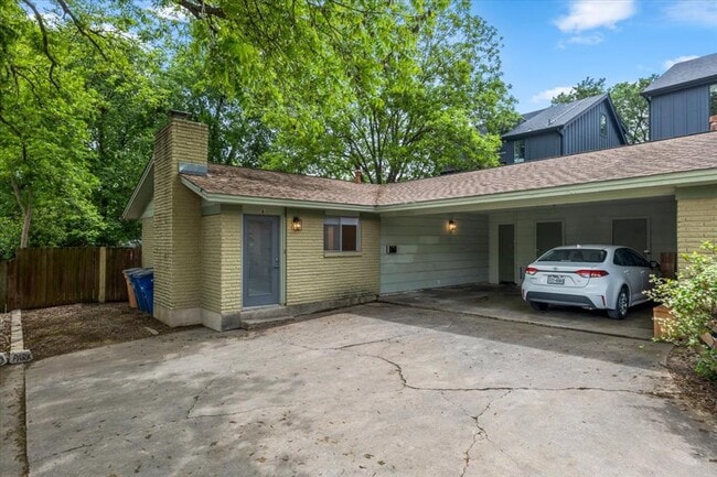 Building Photo - 1717 Bluebonnet Ln