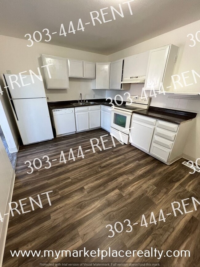 Building Photo - 4 Bedroom 2 Bathroom Single Family Home in Montbello!