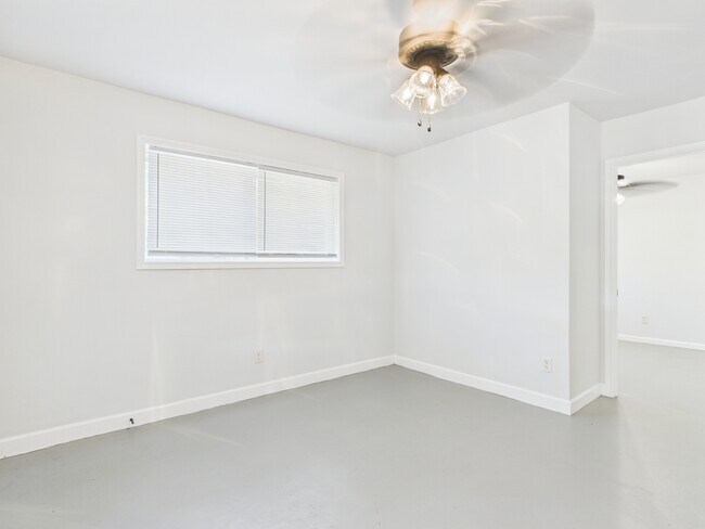 Building Photo - 107 Davis St