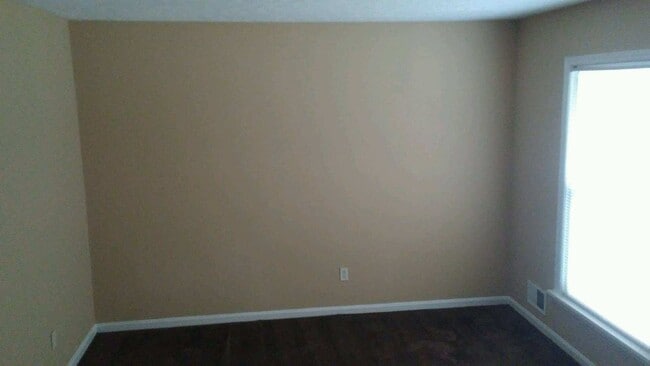 Building Photo - Nice 3BR/1.5BA Brick Ranch Convenient to W...