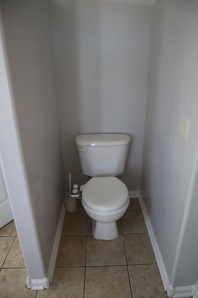 Building Photo - Livable, Lovable, & Available!