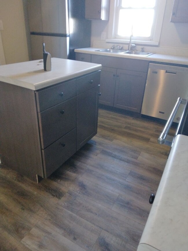 Building Photo - Newly remodeled 2 bedroom 1 bath home, Whi...