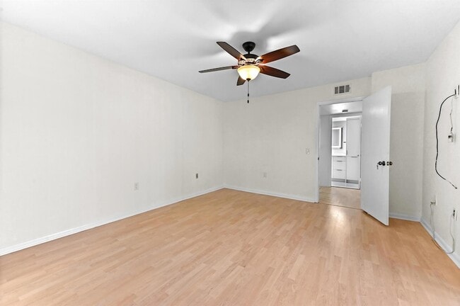 Building Photo - 146 Heritage Way