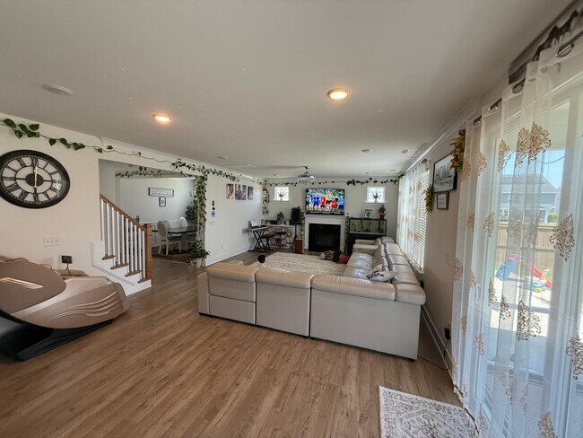 Building Photo - 113 Gabbro Pl
