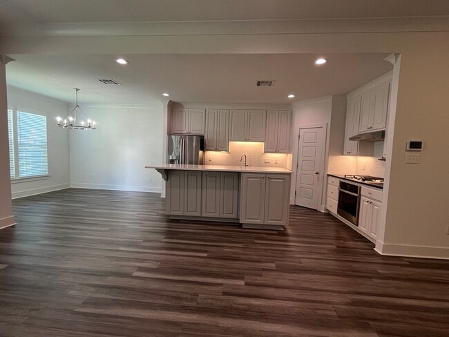 Building Photo - Beautiful 3 bedroom home- $500 off 1st month with 30 day move in!!