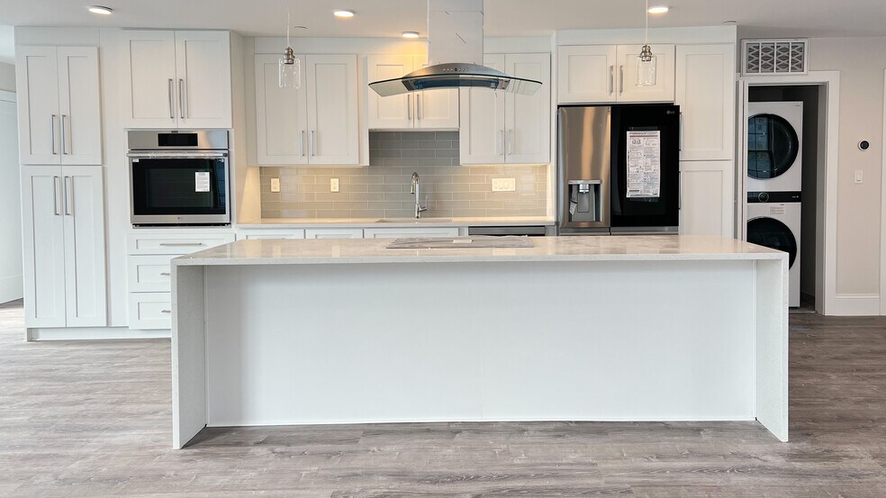 Building Photo - 131 Cambridge St