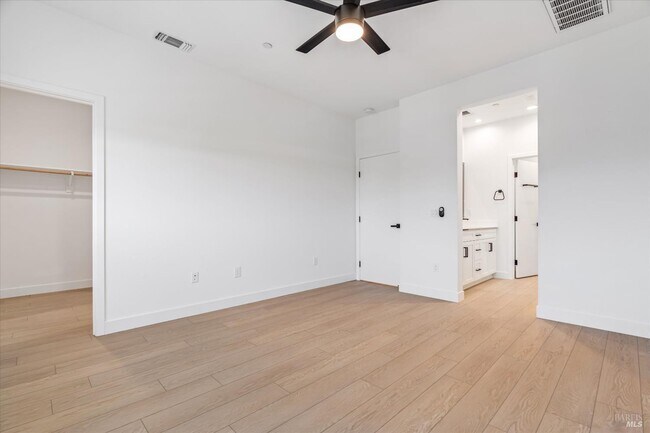 Building Photo - 219 Gambrel Cir