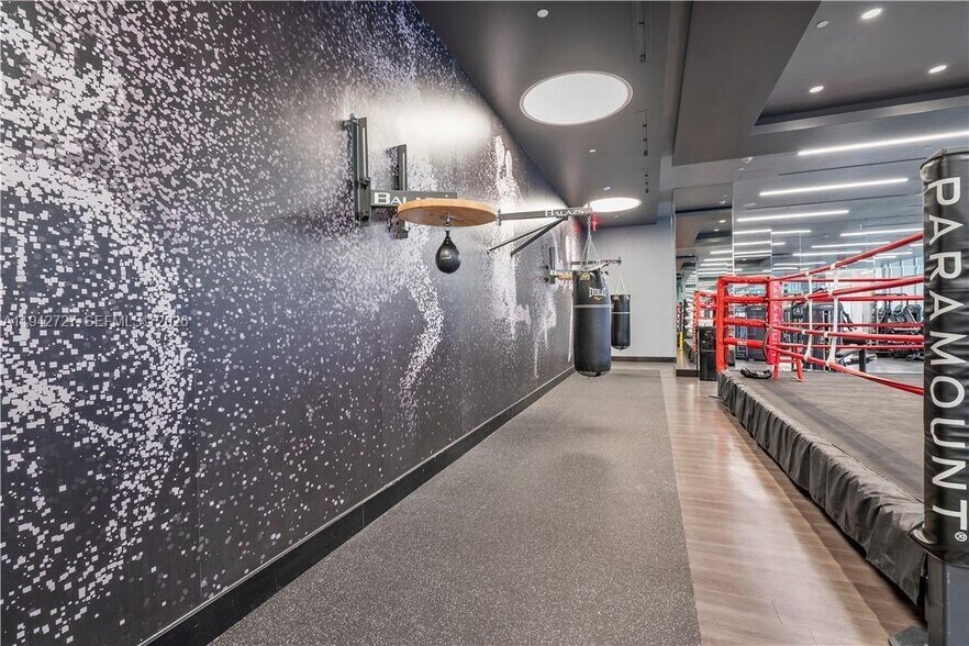 Building Photo - 851 NE 1st Ave