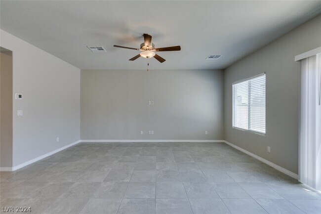 Building Photo - 945 Willow Berry Ave
