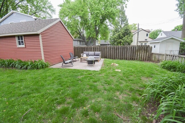 Building Photo - Charming 3-Bedroom 1-Bath Home Available F...