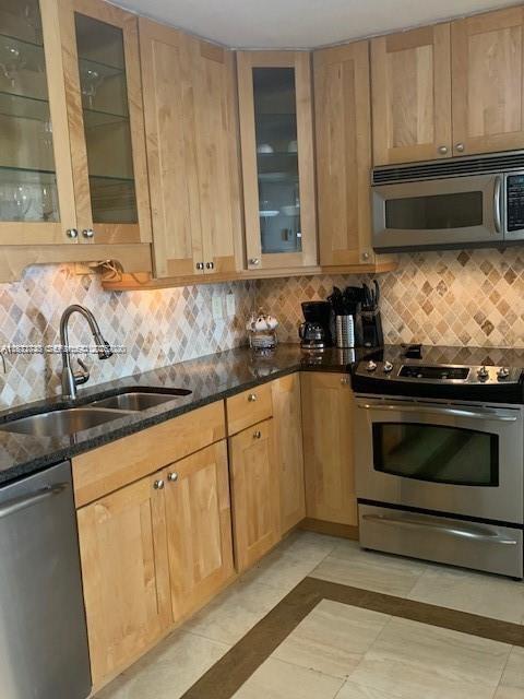 Building Photo - 9341 Collins Ave