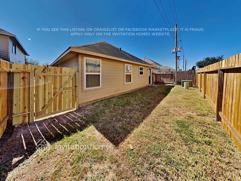 Building Photo - 18810 Dennington Dr