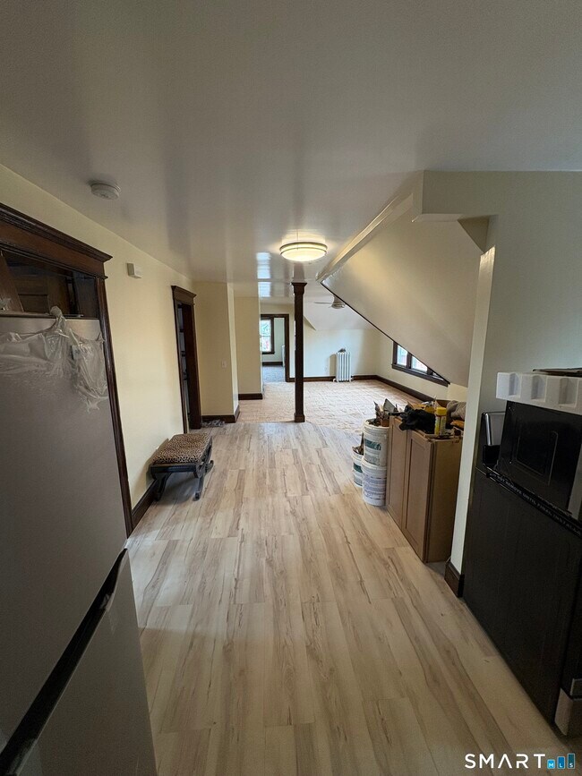 Building Photo - 689 Maplewood Ave