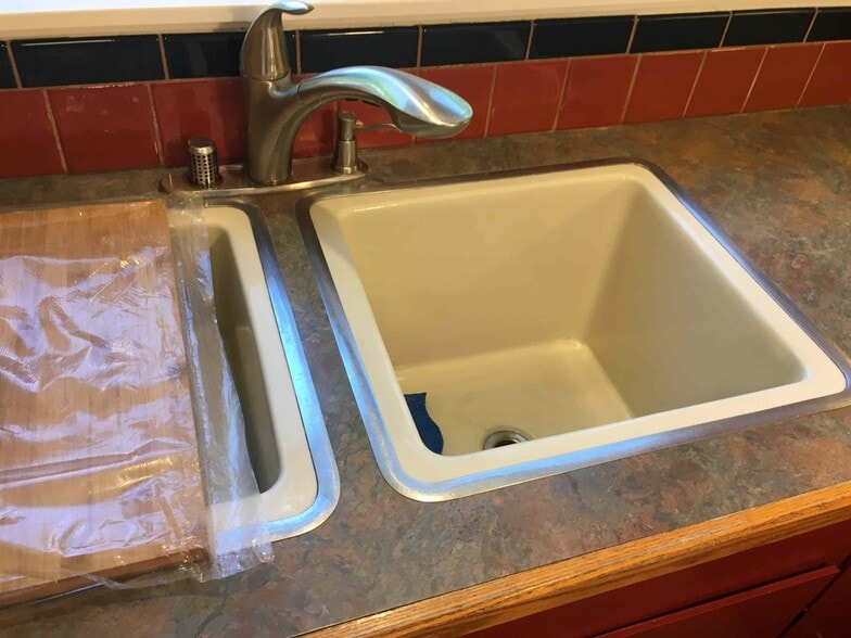 Double Sinks - 5007 SW Custer St