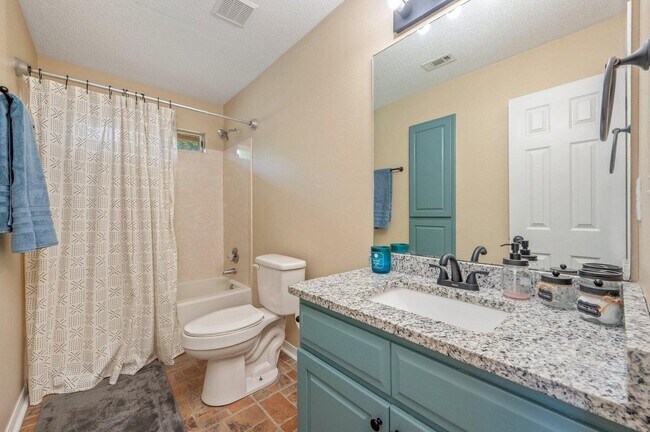 Building Photo - 422 Shoal Lake Dr