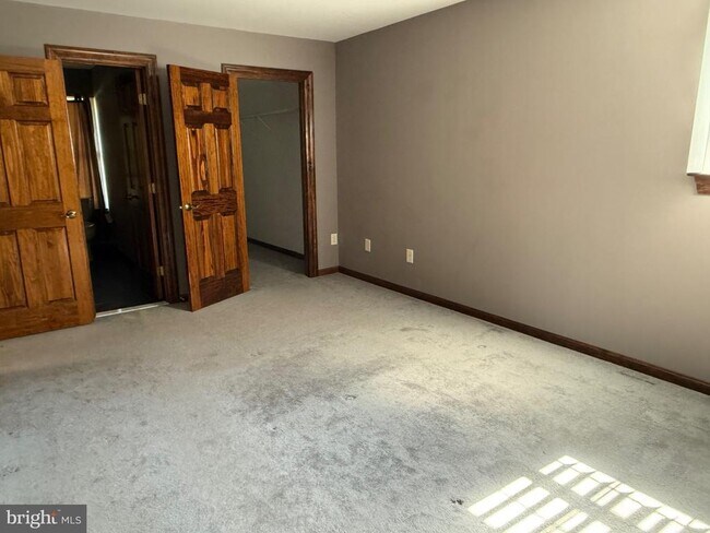 Building Photo - 862 Derby Farms Dr