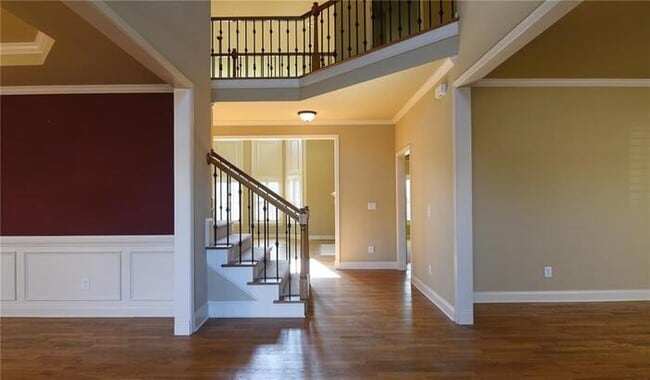 Building Photo - A stunning 5-bedroom, 4-bathroom home in B...