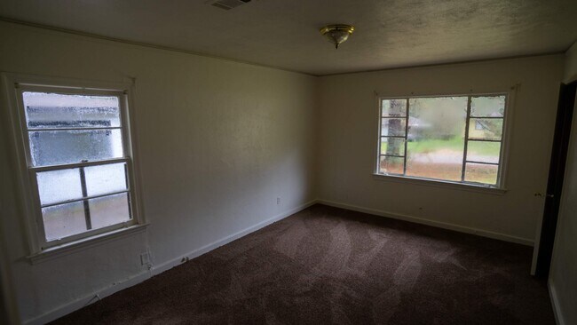 Building Photo - 3964 Del Rosa Dr