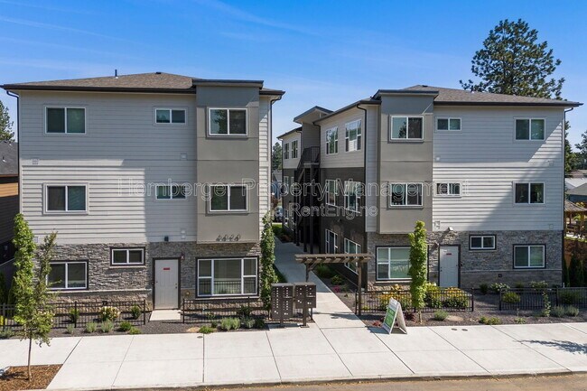 Building Photo - 6020 N Astor St