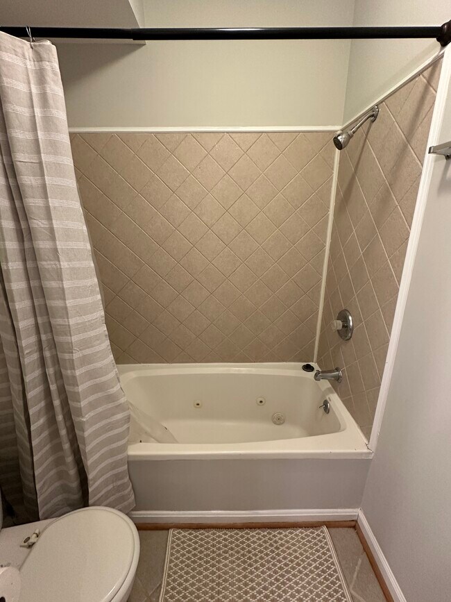 Building Photo - 37 S Ellwood Ave