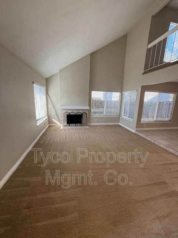 Building Photo - 863 Crystal Creek Ct