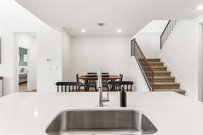 Building Photo - 1828 Walnut Grv Bnd