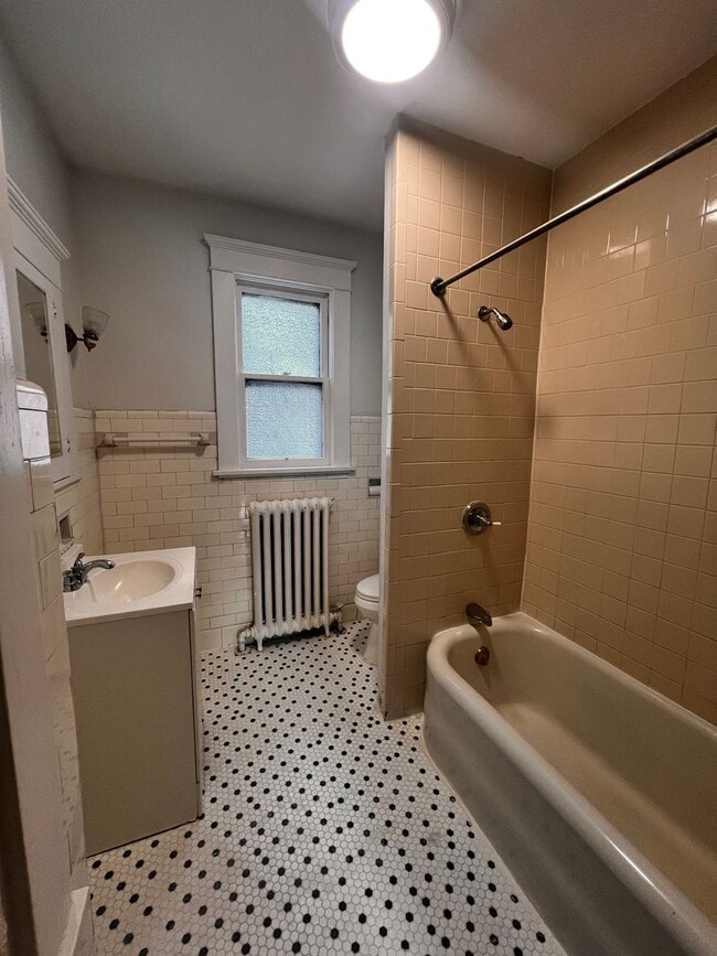 Building Photo - 64 Summit Ave