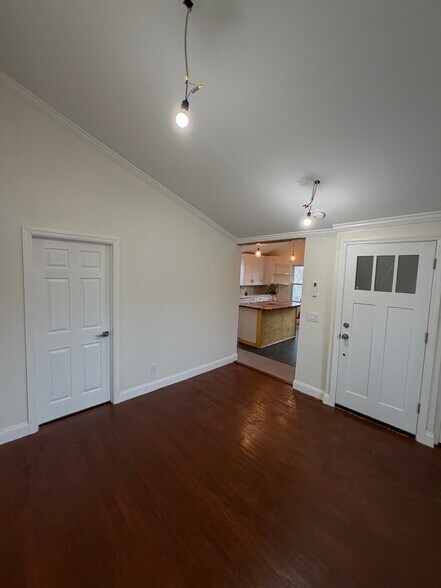 Building Photo - 39 Jackson St