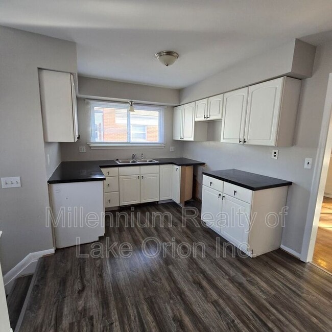 Building Photo - 11539 Hanford Dr