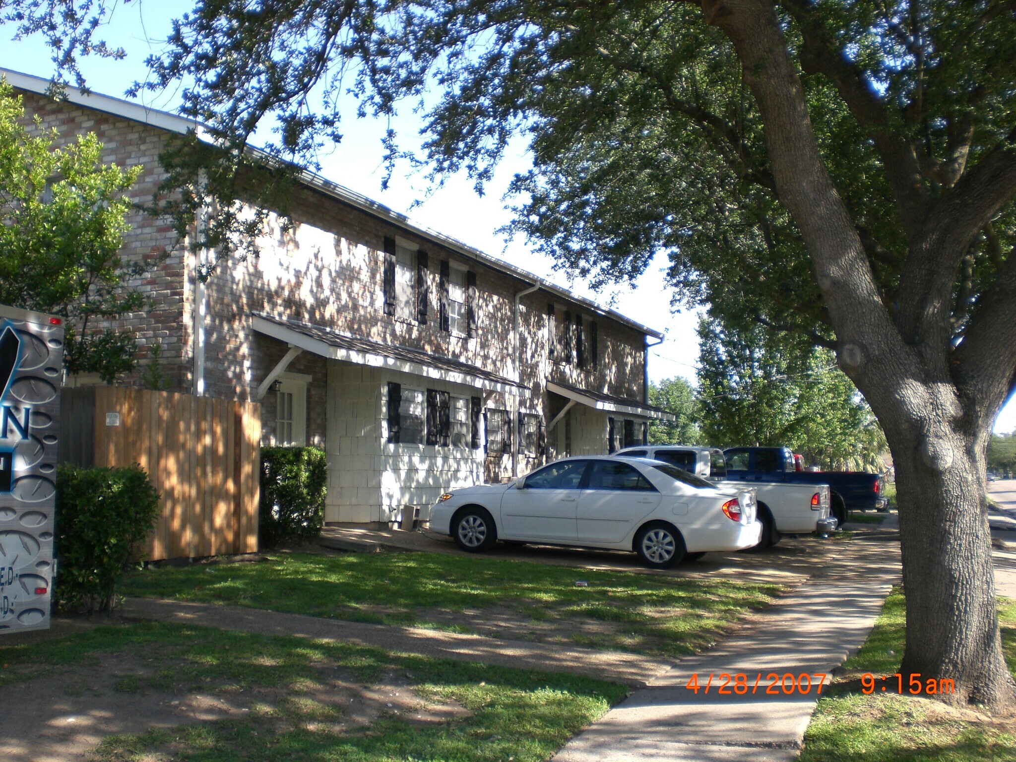 Building Photo - 209 Pine St