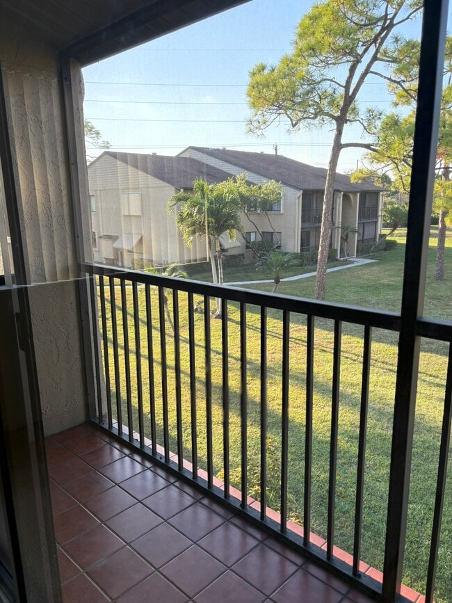 Building Photo - 503 Shady Pine Way