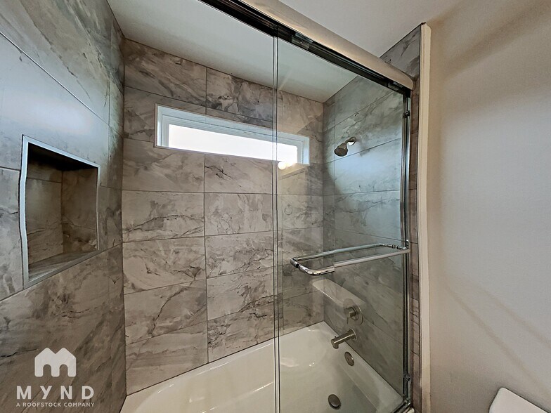 Building Photo - 9717 Evening Canopy Dr
