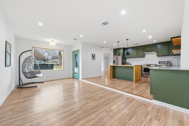 Building Photo - 2903 Pecan Cir