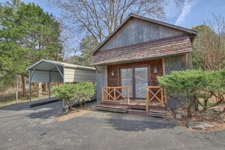 Building Photo - **COMING SOON** One Bedroom Cabin